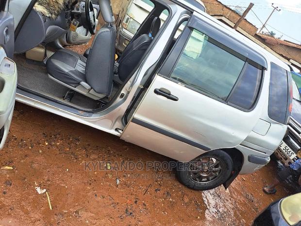 Toyota Raum 1.5 FWD 1999 Silver
