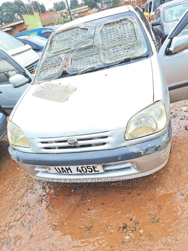 Toyota Raum 1.5 FWD 1999 Silver