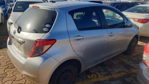 Toyota Vitz 1.3 FWD 5dr 2012 Silver