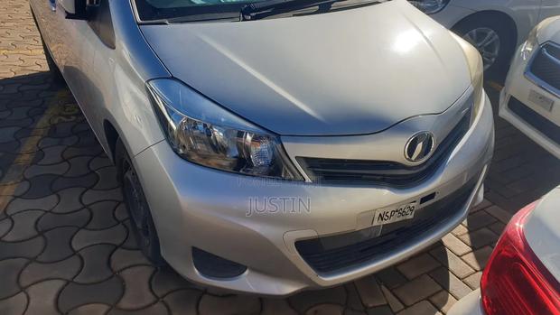 Toyota Vitz 1.3 FWD 5dr 2012 Silver