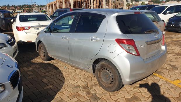 Toyota Vitz 1.3 FWD 5dr 2012 Silver