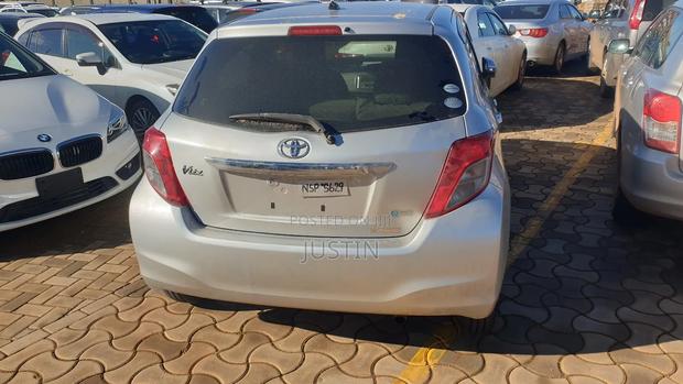 Toyota Vitz 1.3 FWD 5dr 2012 Silver