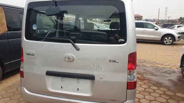 Toyota TownAce 2010 Silver