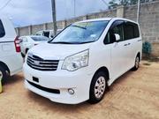 Toyota Noah 2.0 143hp FWD (8 Seater) 2012 White for sale