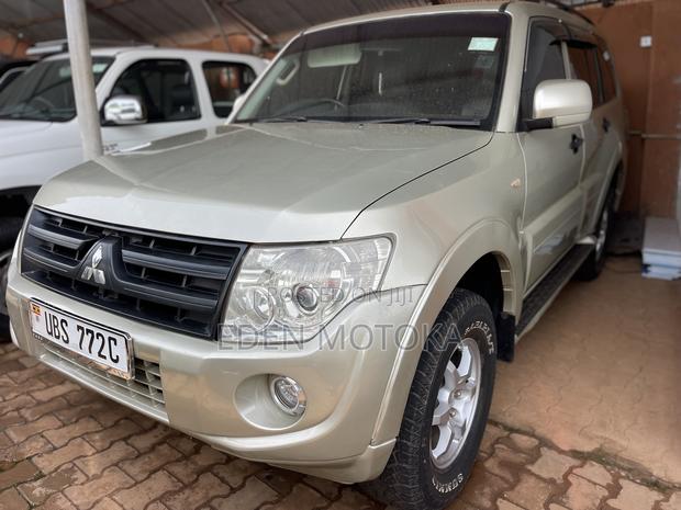 Mitsubishi Pajero 3.0 2012 Gold