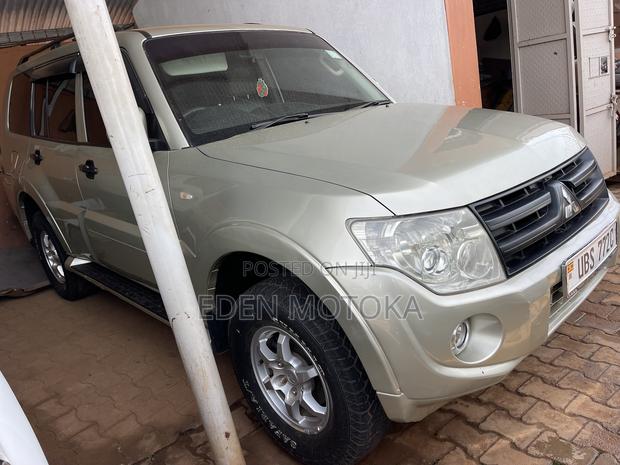 Mitsubishi Pajero 3.0 2012 Gold