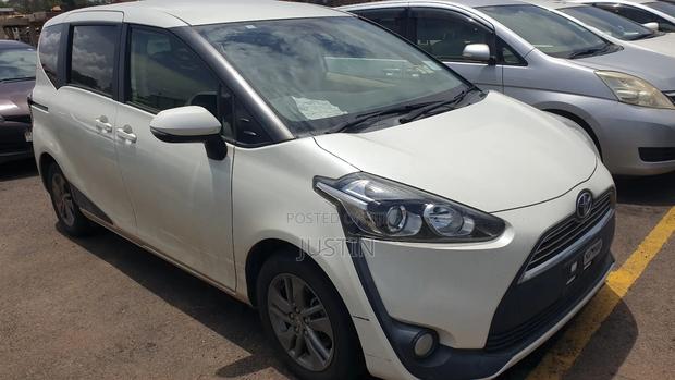 Toyota Sienta 1.5 AWD (6-seater) 2015 White