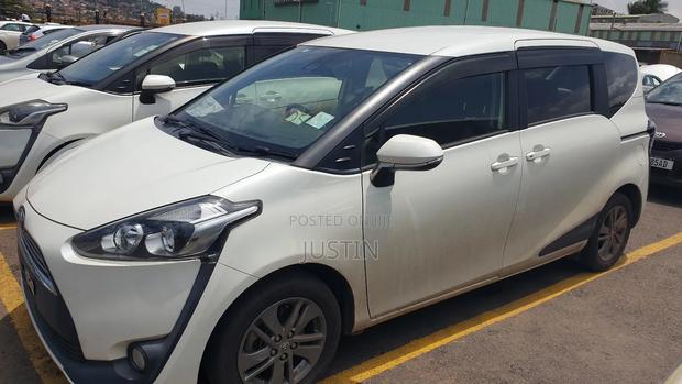Toyota Sienta 1.5 AWD (6-seater) 2015 White