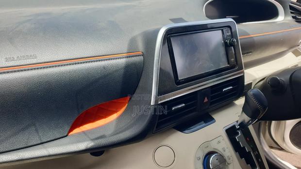 Toyota Sienta 1.5 AWD (6-seater) 2015 White