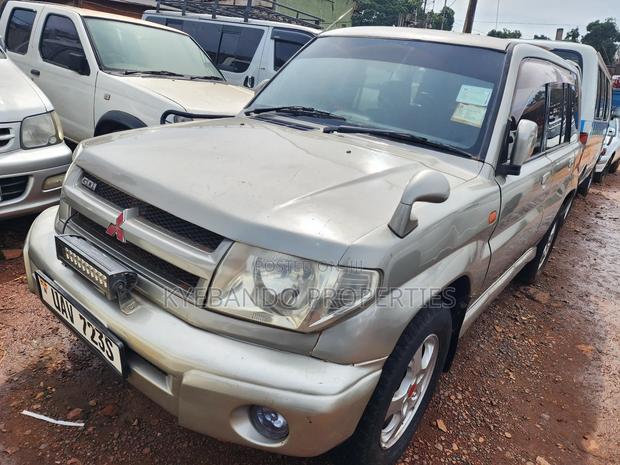Mitsubishi Pajero IO 2000 Gold