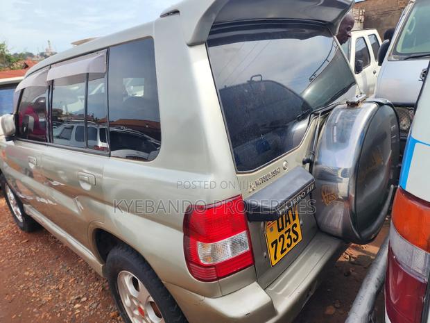 Mitsubishi Pajero IO 2000 Gold