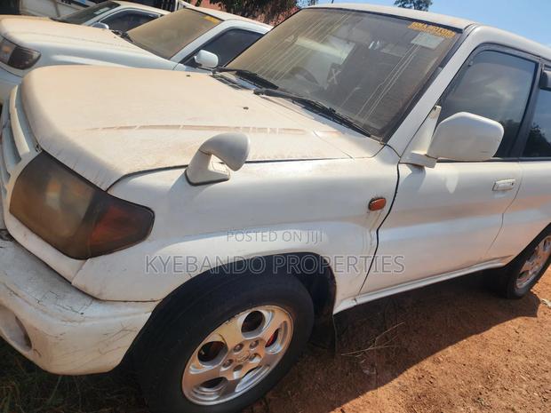 Mitsubishi Pajero IO 2000 Pearl