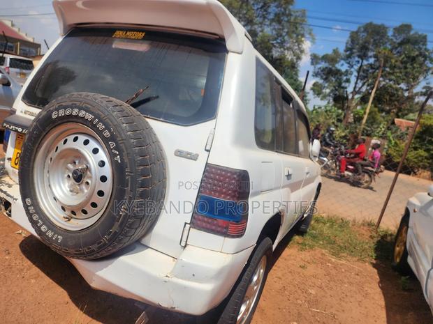 Mitsubishi Pajero IO 2000 Pearl