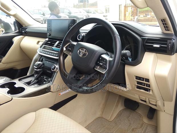 Toyota Land Cruiser Prado 2021 White