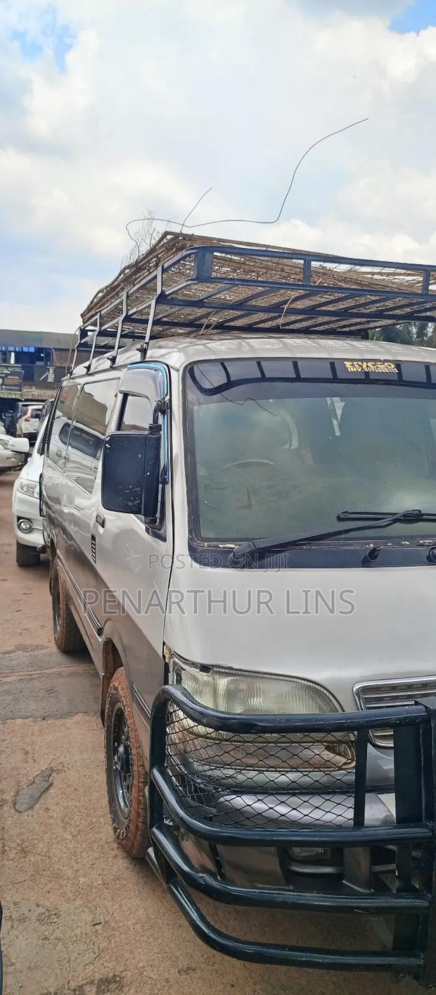 Toyota HiAce 220 2007 Silver