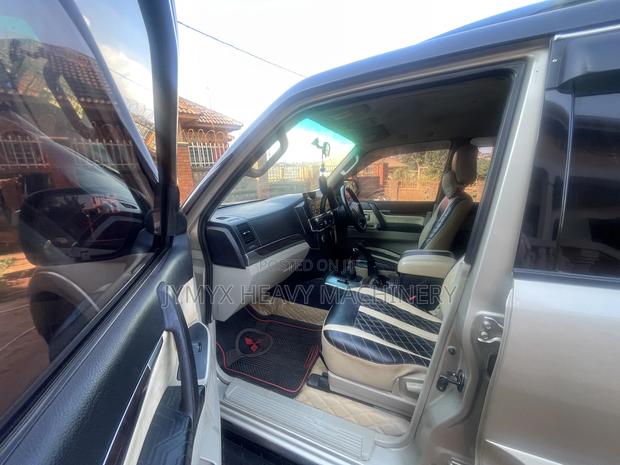 Mitsubishi Pajero 2011 Beige