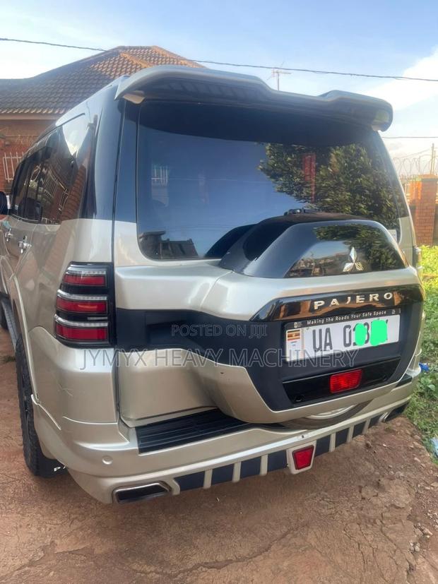 Mitsubishi Pajero 2011 Beige
