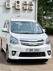 Toyota Noah 2.0 143hp AWD (7 Seater) 2011 Off white for sale