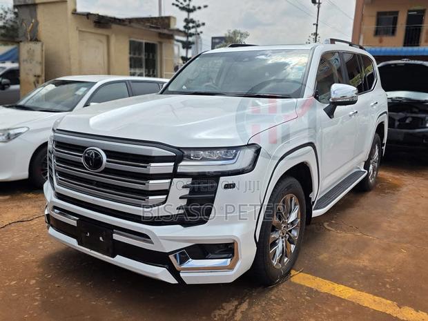 Toyota Land Cruiser 2024 White
