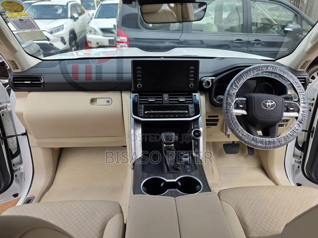 Toyota Land Cruiser 2024 White