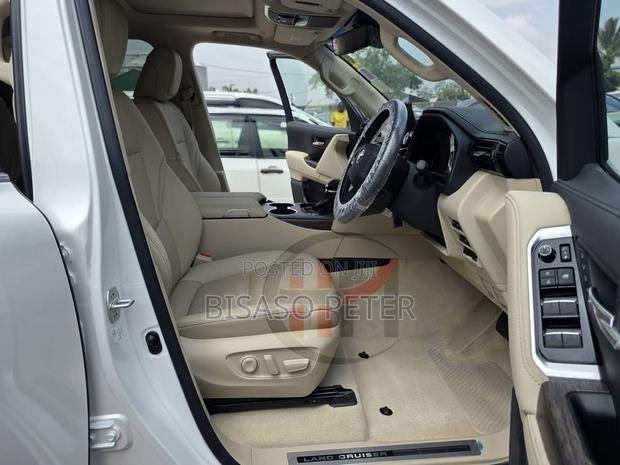 Toyota Land Cruiser 2024 White