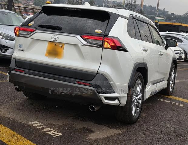 Toyota RAV4 2019 White