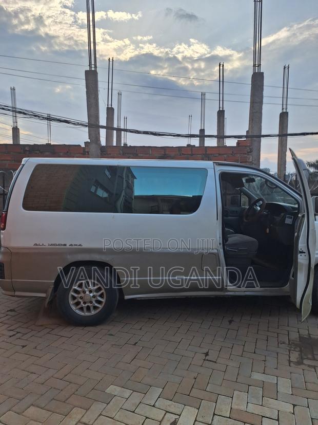 Nissan Elgrand 3.3 1997 Silver