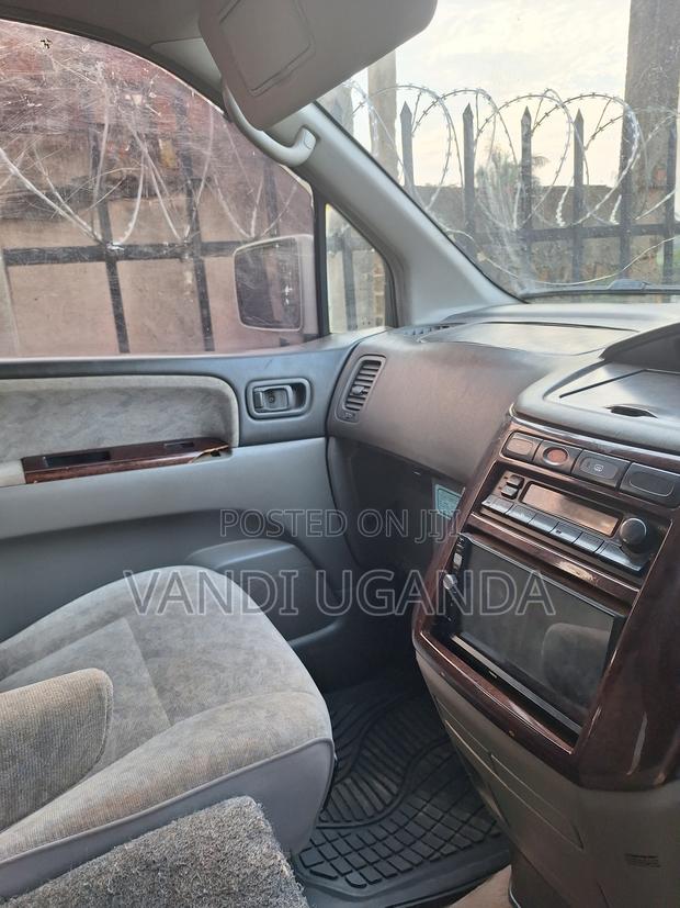 Nissan Elgrand 3.3 1997 Silver