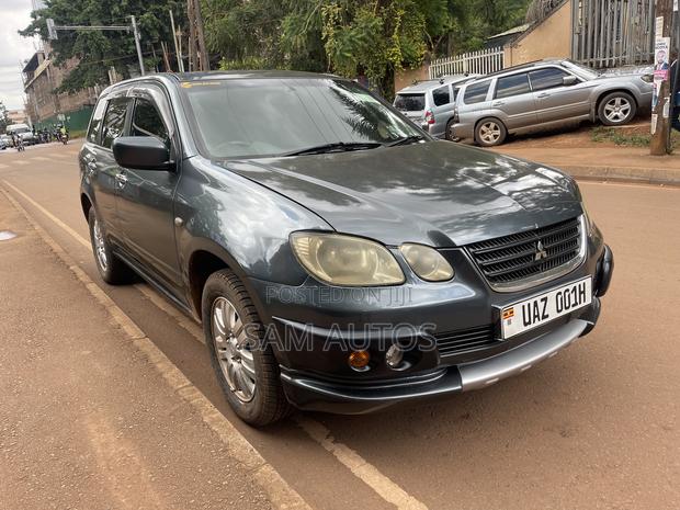 Mitsubishi Dion 2002 Gray