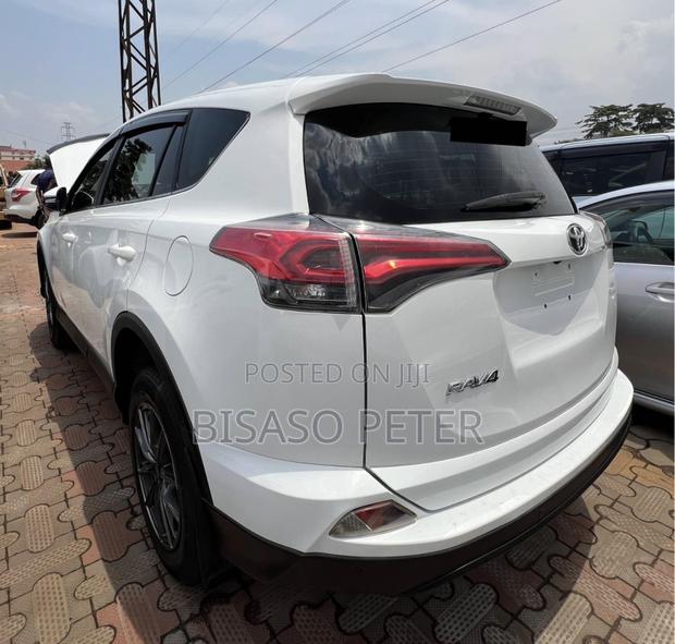 Toyota RAV4 2016 White