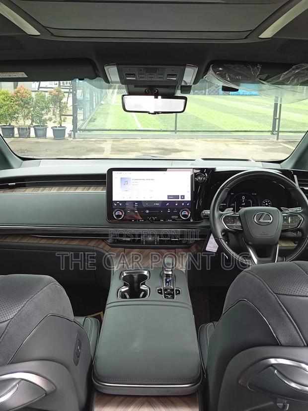 Lexus LM 2025 Black