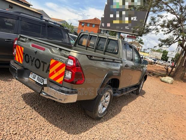 Toyota Hilux Revo Double Cab Deisel 2.8 RWD 2021 Gray