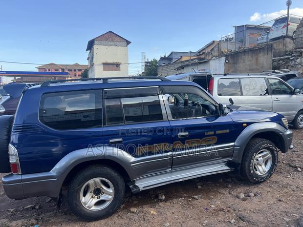 Toyota Land Cruiser Prado 2000 Blue