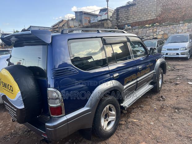 Toyota Land Cruiser Prado 2000 Blue