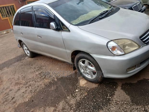 Toyota Nadia 2003 Silver