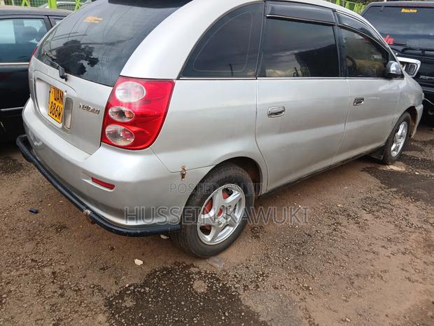 Toyota Nadia 2003 Silver