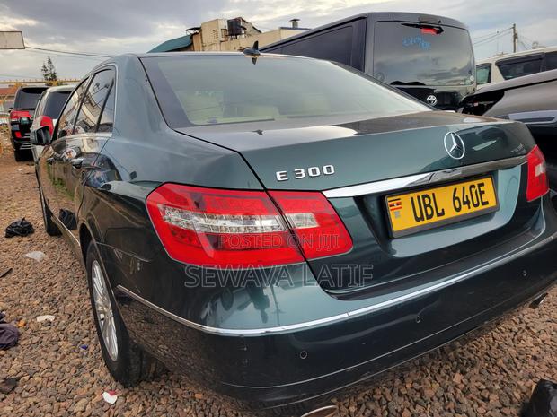 Mercedes-Benz E300 2011 Green