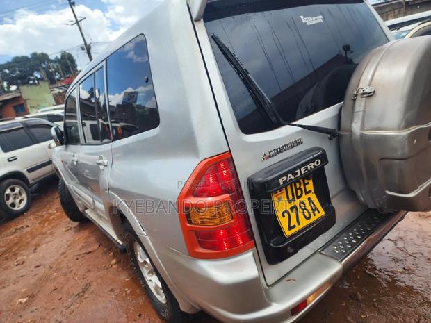 Mitsubishi Pajero Sport 2002 Silver