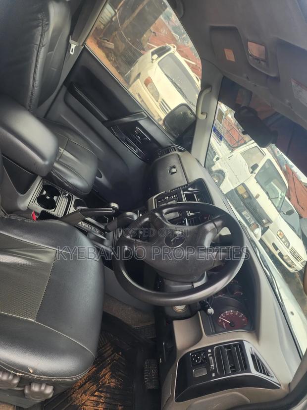 Mitsubishi Pajero Sport 2002 Silver