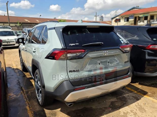 Toyota RAV4 Adventure AWD 2020 Green