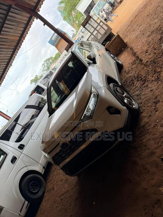 Toyota RAV4 2019 White