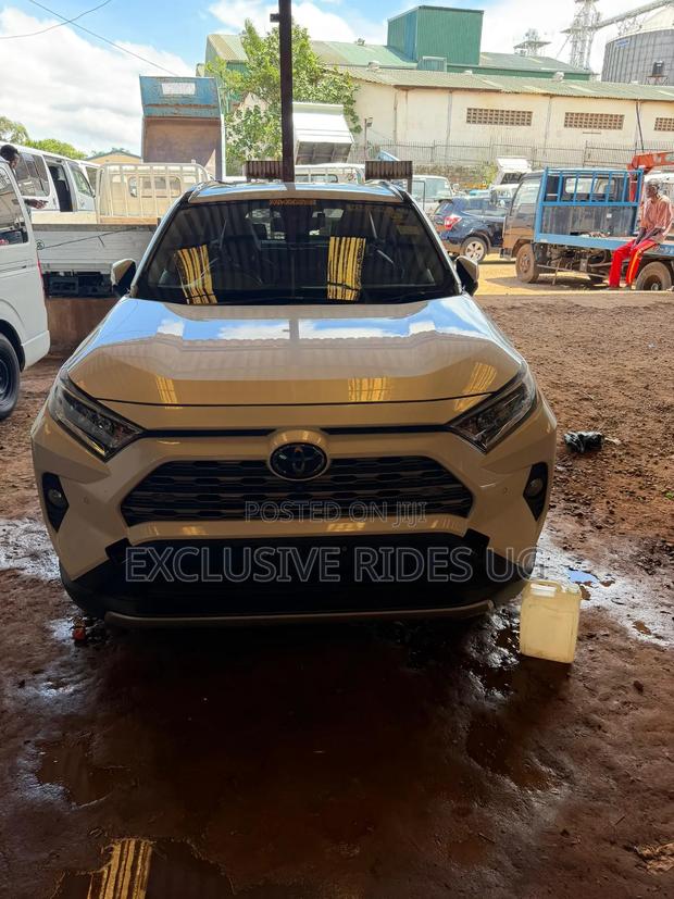 Toyota RAV4 2019 White