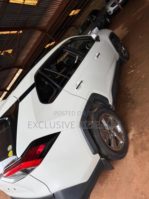 Toyota RAV4 2019 White