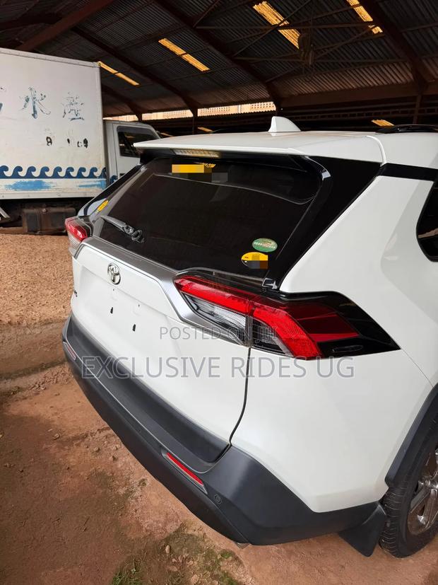 Toyota RAV4 2019 White