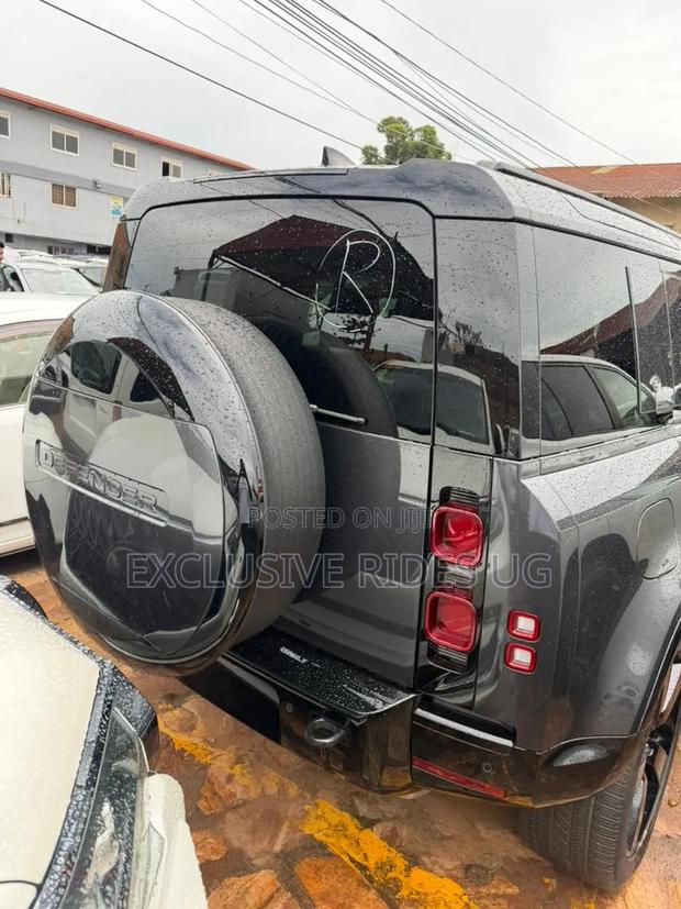 Land Rover Defender 2024 Black