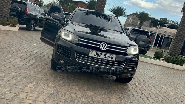 Volkswagen Touareg V6 Lux 4dr SUV AWD (3.6L 6cyl 8A) 2014 Black