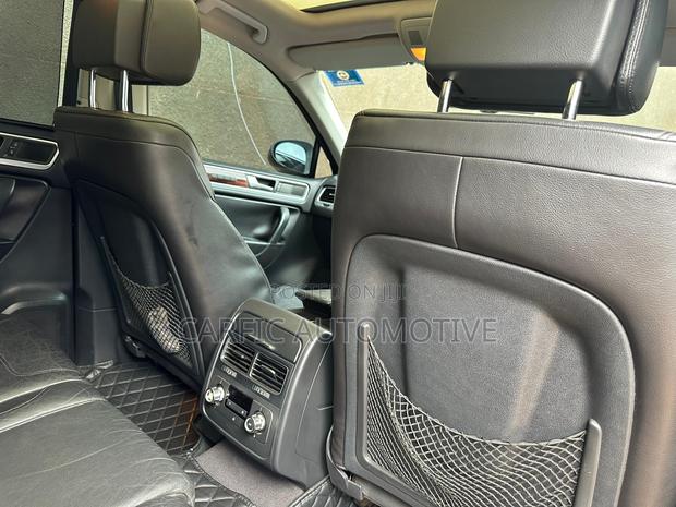Volkswagen Touareg V6 Lux 4dr SUV AWD (3.6L 6cyl 8A) 2014 Black