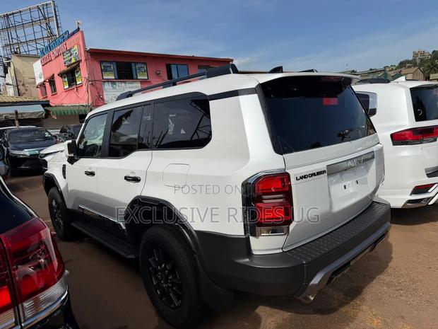 Toyota Land Cruiser Prado 2.7 2025 White