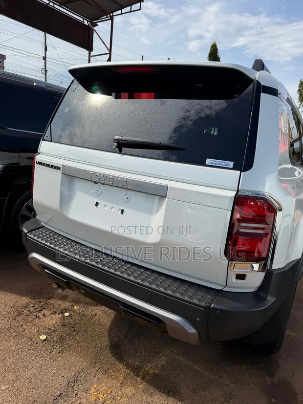 Toyota Land Cruiser Prado 2.7 2025 White