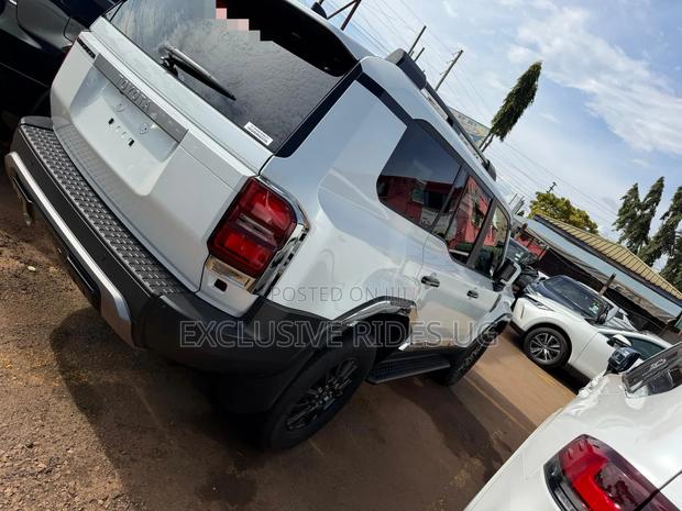 Toyota Land Cruiser Prado 2.7 2025 White